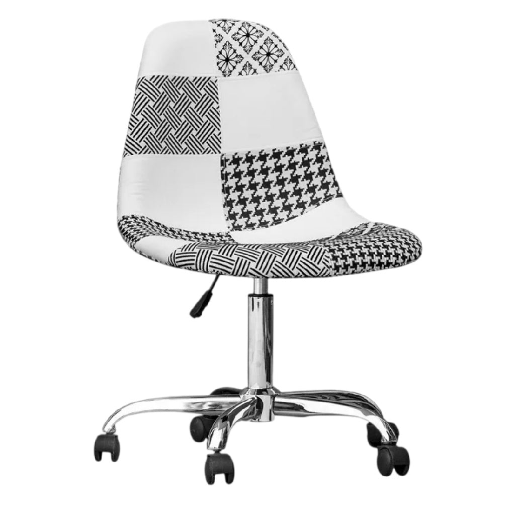 **Chaise de bureau avec revêtement en patchwork noir et blanc et base chromée**